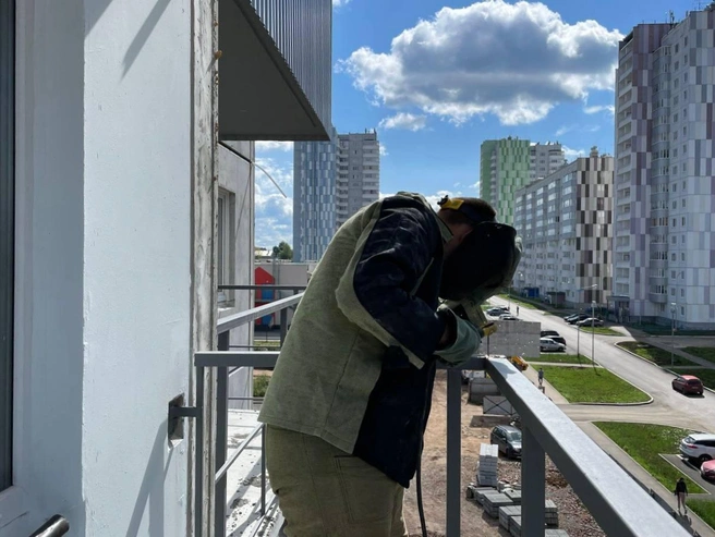 Сварщики в СПК работают на производстве и строительных объектах | Источник: «СтройПанельКомплект»