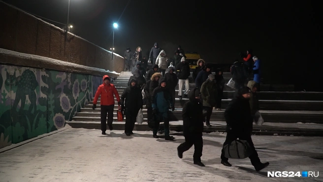 Горожан запускали небольшими группами примерно по 30 человек | Источник: Никита Шайхутдинов / NGS24.RU