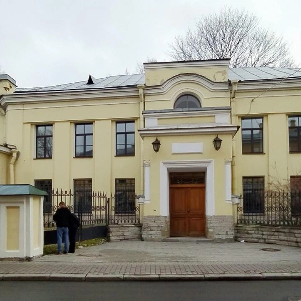 РПЦ попросила Смольный отдать Тихвинскую церковь Александро-Невской лавры | Источник: citywalls.ru