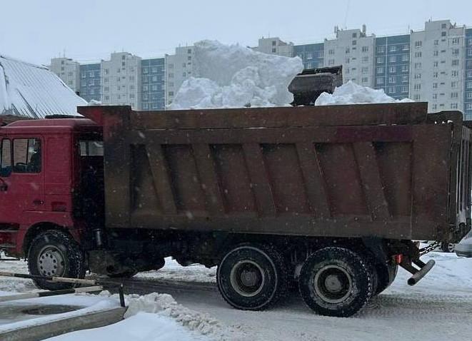 «Мамай прошел»: снежные завалы в Нижневартовске