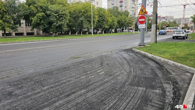 Напротив Курганского государственного университета | Источник: Дарья Никитченко / 45.RU