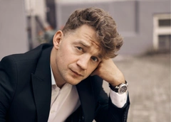 Актер Алексей Демидов о новых «Папиных дочках», роли в сериале «Миллиард проблем» и жене
