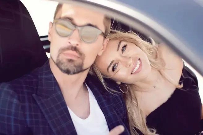 Красотка-модель появилась в двух клипах Билана. В обоих она играла его возлюбленную | Источник: соцсети Димы Билана