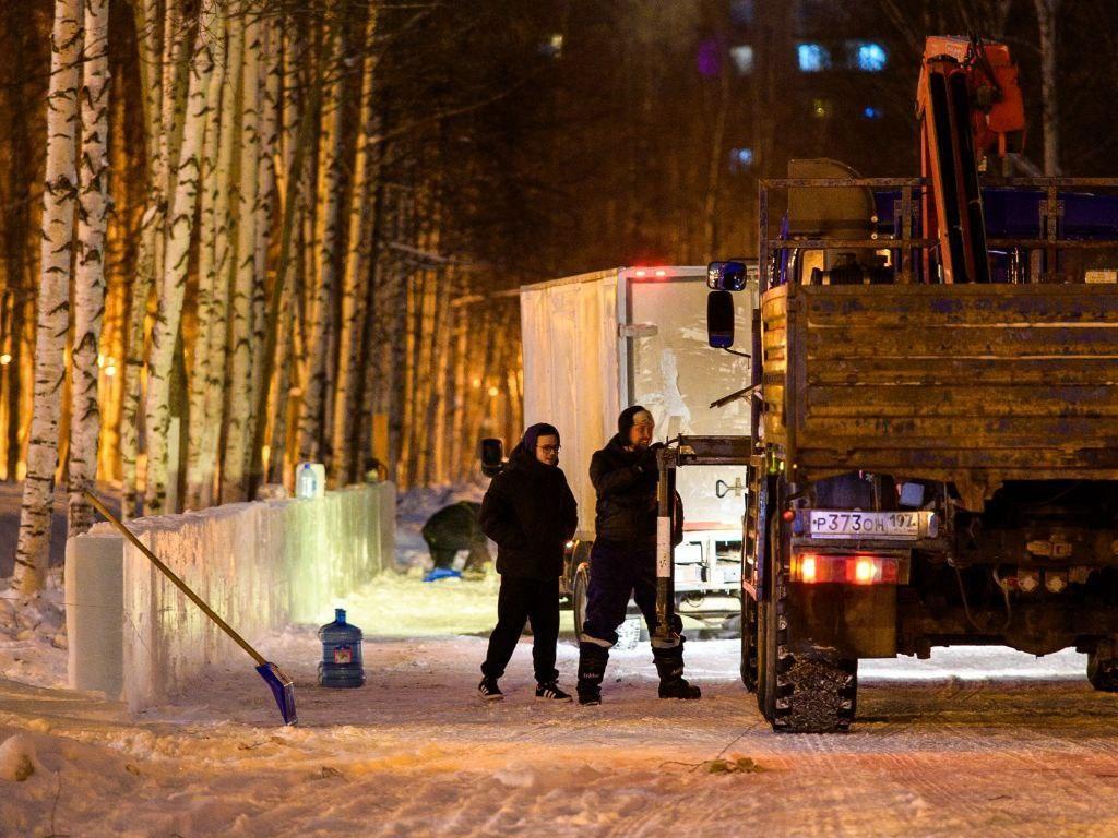 Самый длинный ледовый каток Югры — в Нижневартовске. Когда он откроется и будет ли прокат коньков?