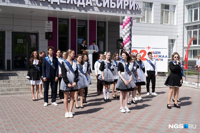 Каждый из 11-х классов подготовил свое уникальное выступление | Источник: Илья Большаков / NGS.RU