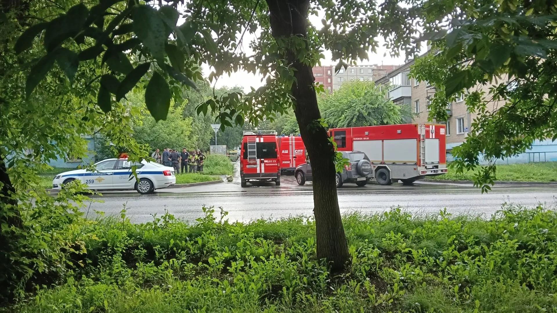 В Челябинске оцепили двор из-за банок с опасной химией на контейнерной площадке