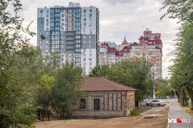 Статус объекта культурного наследия накладывает на здание определенные ограничения | Источник: Константин Завриков / V1.RU