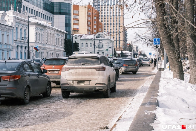 На этом ряду так-то велодорожка | Источник: Булат Салихов / UFA1.RU
