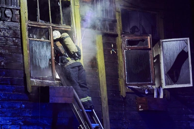 Пожар на Колхозной: погиб мужчина, спасена женщина