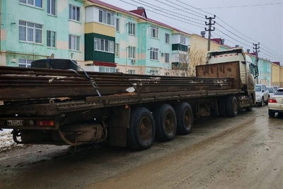 Жители Дальнего жалуются на большегрузы у детсада