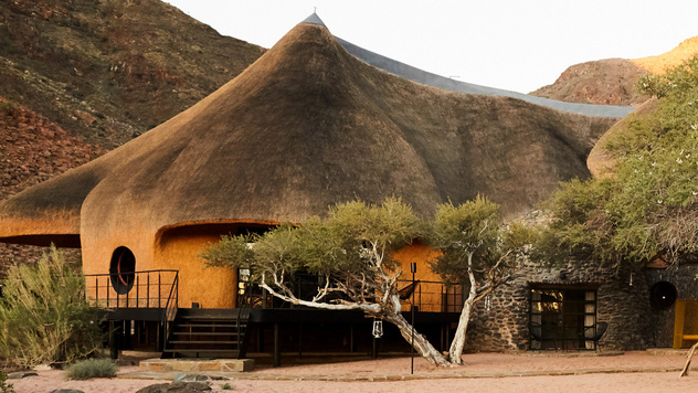 Дом-гнездо в природном заповеднике Намибии