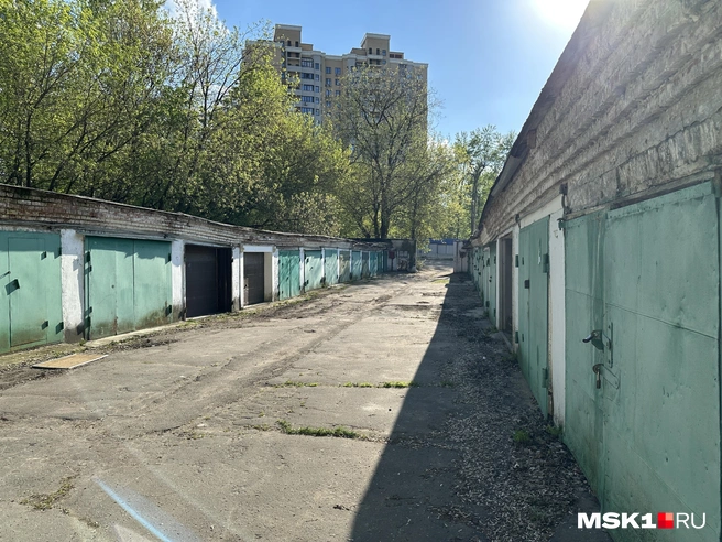 Ряды гаражей намерены снести под дом | Источник: Андрей Кузнецов / MSK1.RU