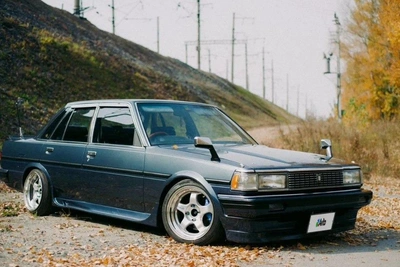 Тюнингованный Toyota Mark II 1987 года продается в Барнауле