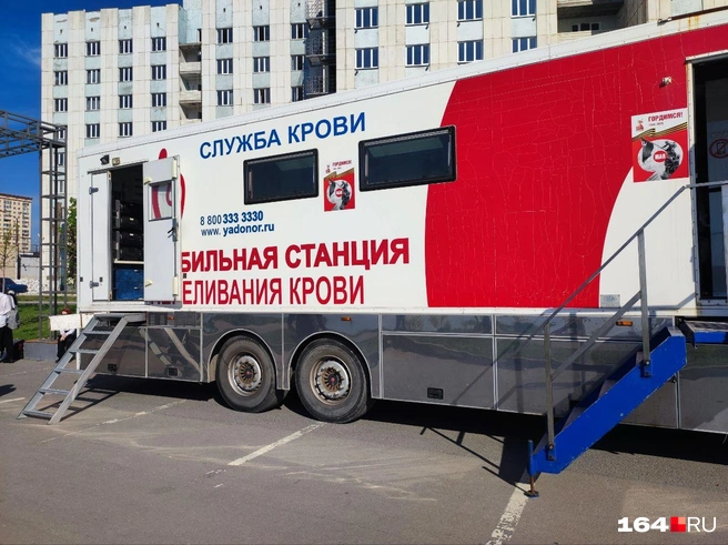 На набережной Саратова сегодня утром открылся мобильный центр переливания крови | Источник: предоставлено очевидцами