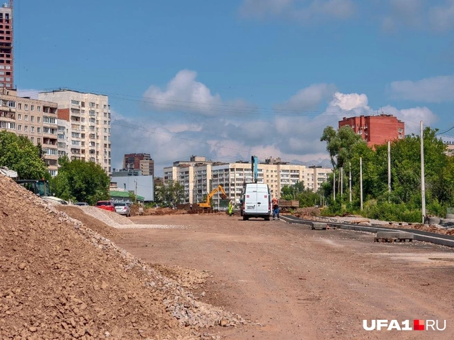 Здесь пока еще предстоит засыпать песком | Источник: Булат Салихов / UFA1.RU