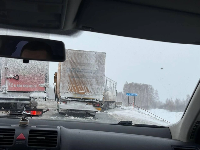 ДТП случилось на мосту через реку Чулым. | Источник: читательница НГС