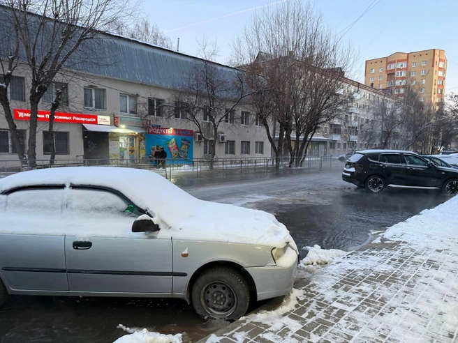 Затопленная зона не огорожена. | Источник: Екатерина Бурлева / 72.RU