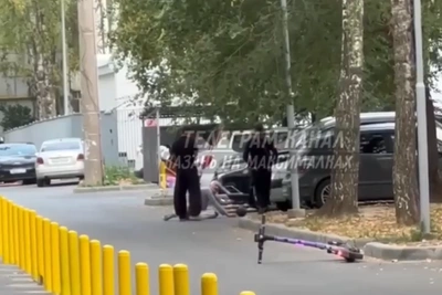 Полиция Казани проверяет конфликт подростков с мужчиной