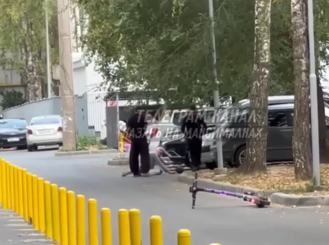 В Казани подростки залили перцовкой пожилого мужчину, который ударил их самокат