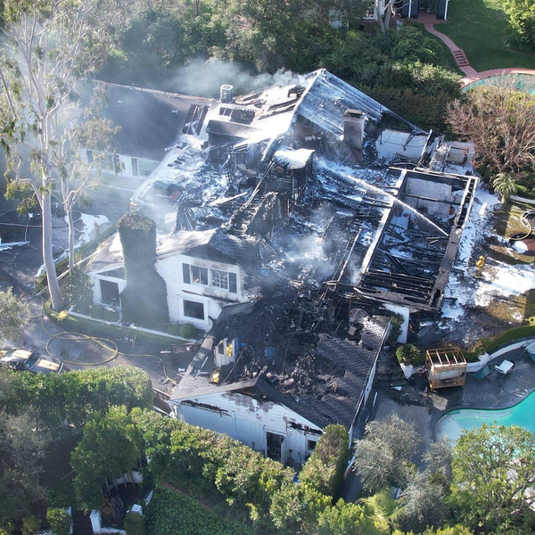 У супермодели Кары Делевинь сгорел дом за 7 миллионов долларов
