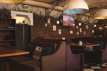 В преддверии Нового года внутри всё украшено гирляндами | Источник: Ольга Миллер