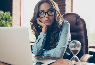 Сидите по 8 часов в день? Вот что происходит с вашим тазобедренным суставом