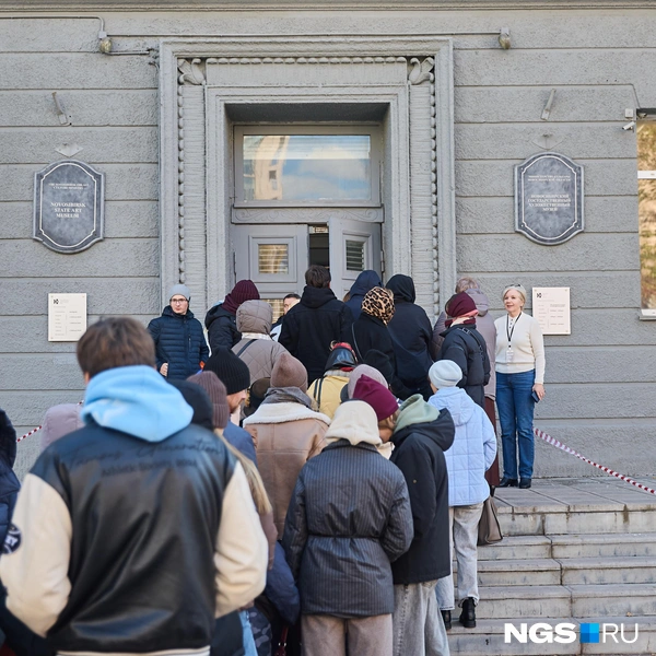 В экспозиции представлены работы из Государственной Третьяковской галереи, Государственного Русского музея, Национального художественного музея Республики Беларусь | Источник: Александр Ощепков / NGS.RU