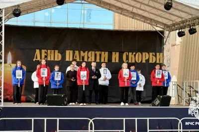 Сотрудники МЧС Чукотки почтили память героев в День памяти и скорби