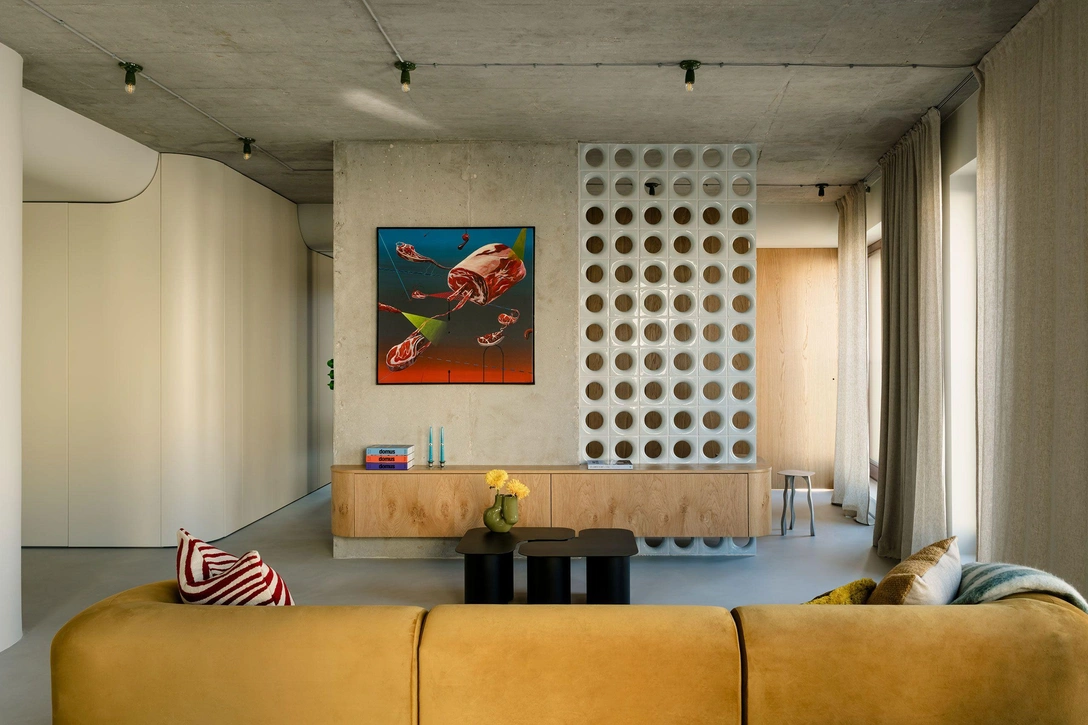 Максимализм, mid-century и немного брутализма: смотрим квартиру в Варшаве для юриста | Источник: ONI Studio