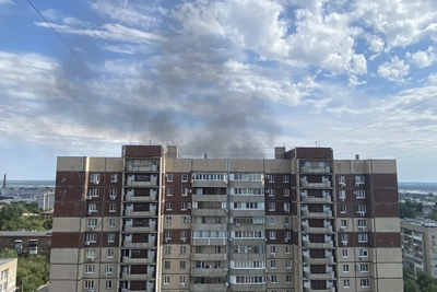 В Волгограде загорелась свалка у бассейна «Искра»