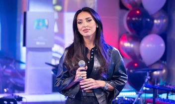 Певица Алсу появилась на публике в образе, который никогда не выйдет из моды