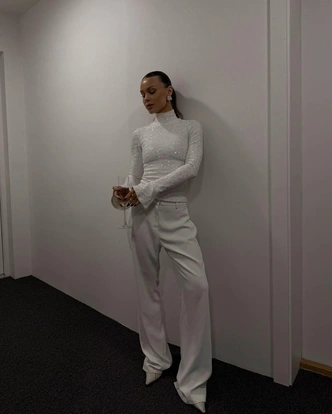 Белые брюки — главный антистресс гардероба этой зимы Белые брюки — главный антистресс гардероба этой зимы