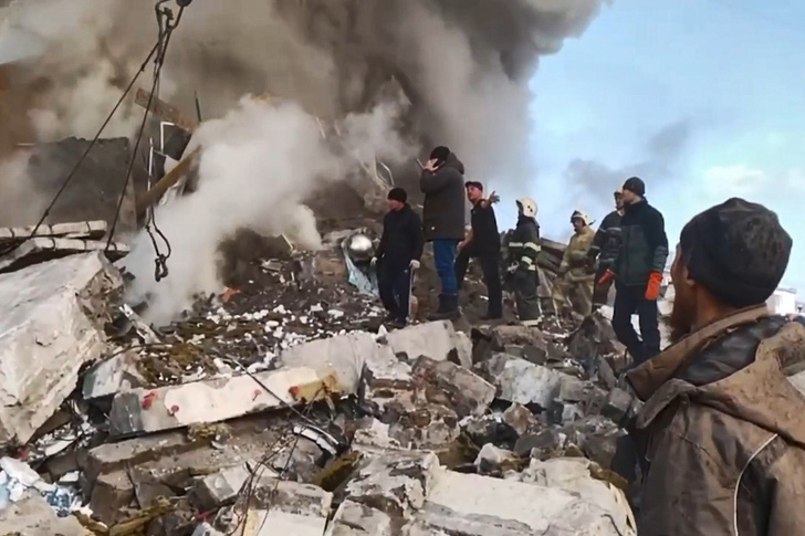 Подъезд разрушен, девять погибших, из которых четверо — дети: что известно о взрыве в жилом доме на Сахалине