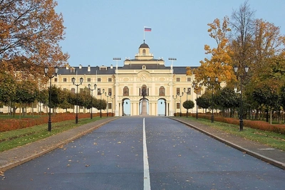 Уиткофф и Дмитриев прибыли в Константиновский дворец