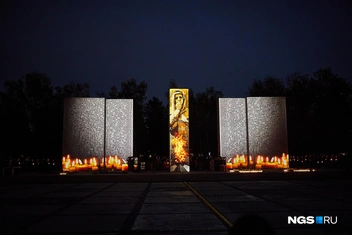 Одна из главных музыкальных композиций, которой подпевали новосибирцы, стала песня «Журавли» | Источник: Александр Ощепков / NGS.RU