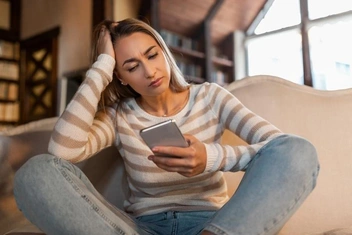 «Он не придет!»: почему тревога о близких выедает нас изнутри и что с этим делать