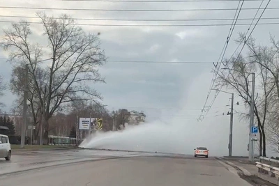Асфальтовый обстрел в Новокузнецке повредил три автобуса
