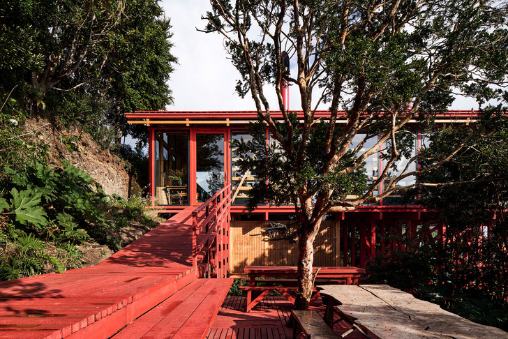 Красный дом для барбекю в Чили