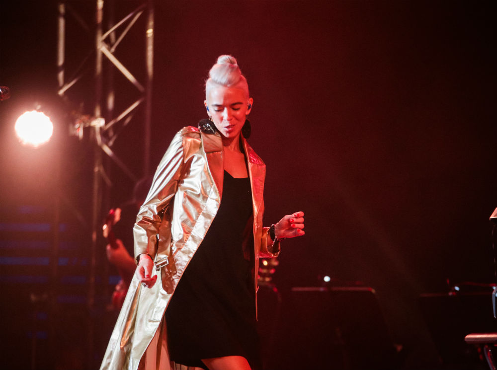 Варвара Визбор: большой летний концерт | marieclaire.ru