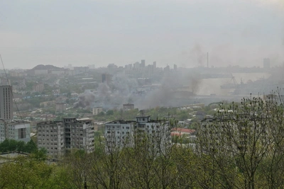 Крупное возгорание на Спортивном рынке во Владивостоке