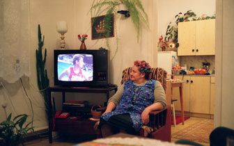 Ученые рассказали о вреде телевизора для пожилых