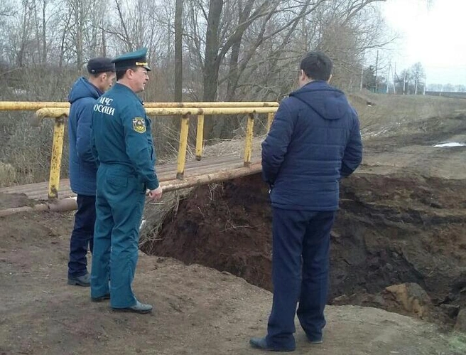 На место выехали спасатели МЧС