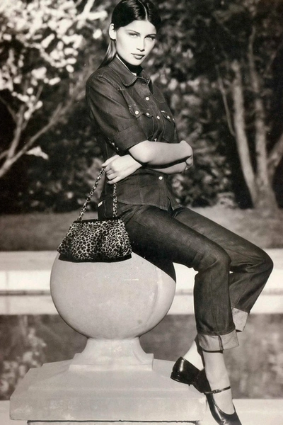 Летиция Каста (Laetitia Casta) | Источник: Guess