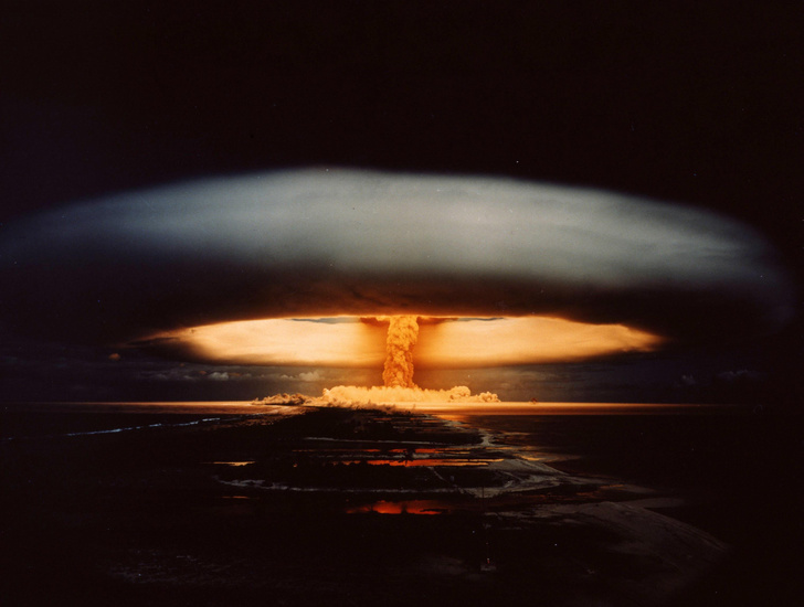 Почему ядерный взрыв имеет форму гриба?