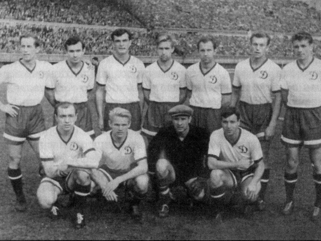 Команда московского «Динамо» 1956 года. Генрих Федосов — третий слева во втором ряду. | Источник: fc-dynamo.ru