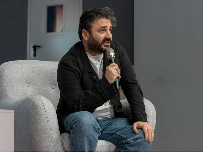 Сарик Андреасян готовит новую версию «12 стульев», пока зрители ждут его «Войну и мир» | Источник: САРИК И МОРЯК / T.me
