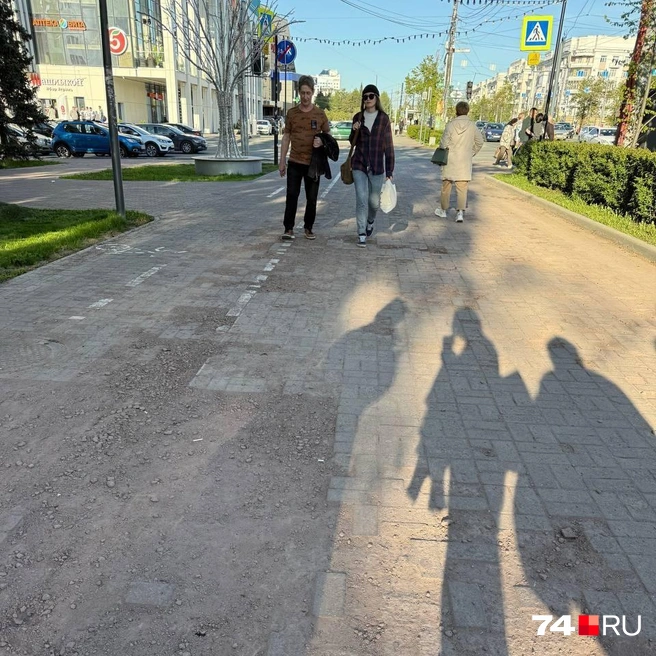 Если не смотреть под ноги, гулять тут очень приятно | Источник: читатель 74.RU