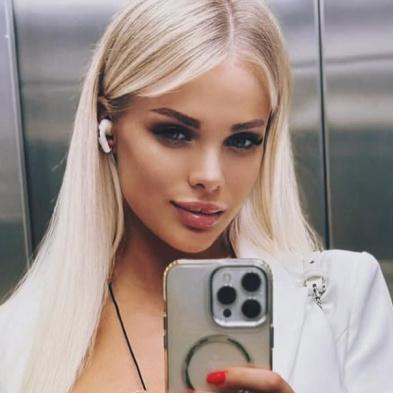 Модель Анжелика Тартанова, лишившаяся половины черепа, пришла на шоу и все рассказала: кадры