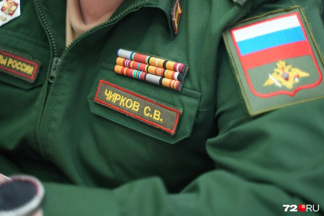 В биографии, которая висит на стенде в военкомате, написано: «Награжден медалью „За отвагу“, медалью Суворова и другими наградами» | Источник: Илья Чикотин/72.RU
