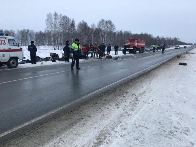 На трассе погибло шесть человек 